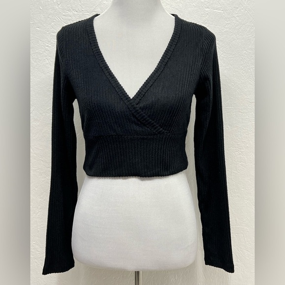 wild fable Tops - WILD Fable Cropped Rib Knit Long Sleeve V-Neck Top